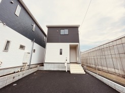 現地のご見学予約もスタートしました。周辺で売りに出ている物件も沢山御座います。まとめてご見学ができますのでお気軽にお申しつけください。
