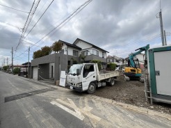 車通りの少ない閑静な住宅地、のびのびした子育てに適します。
