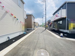 前面道路は通り抜けができないため、交通量が少なく静かな住環境です。
