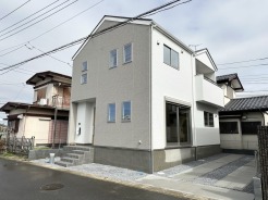 伊勢崎「東武動物公園」駅 徒歩14分。
20帖以上の広々LDKです！
車通りも少なく、子育てや趣味のお時間を大切にしたい方にぴったりです。