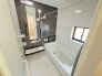 6号棟 広々１坪タイプのゆったり浴室ユニット。防カビ・抗菌素材なのもうれしい。
 2024/05/17m